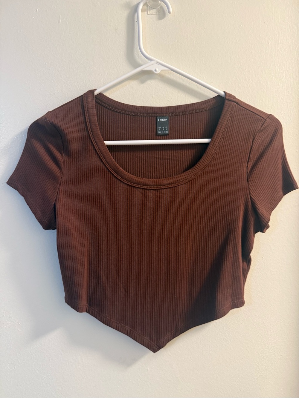 SHEIN Brown Ribbed Point-Hem Crop Top